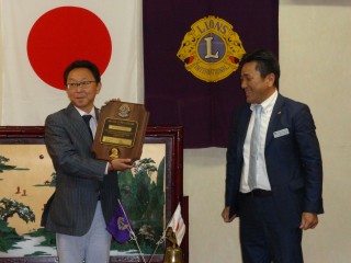 LCIFへの1000ドル献金にて、市川会長が『メルビン・ジョーンズ・フェローシップ表彰』をいただきました。