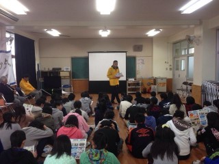 岡田Lの講話に真剣に耳をかたむけています