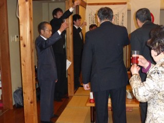 斉藤忠三Lの乾杯で新年会スタートです